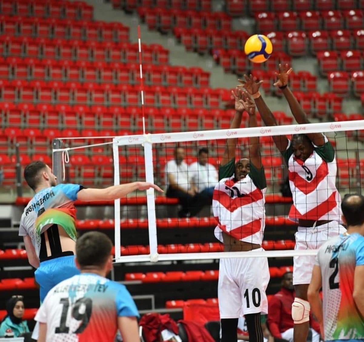 Kişi voleybolçularımız İslamiadaya qələbə ilə başladılar - FOTO